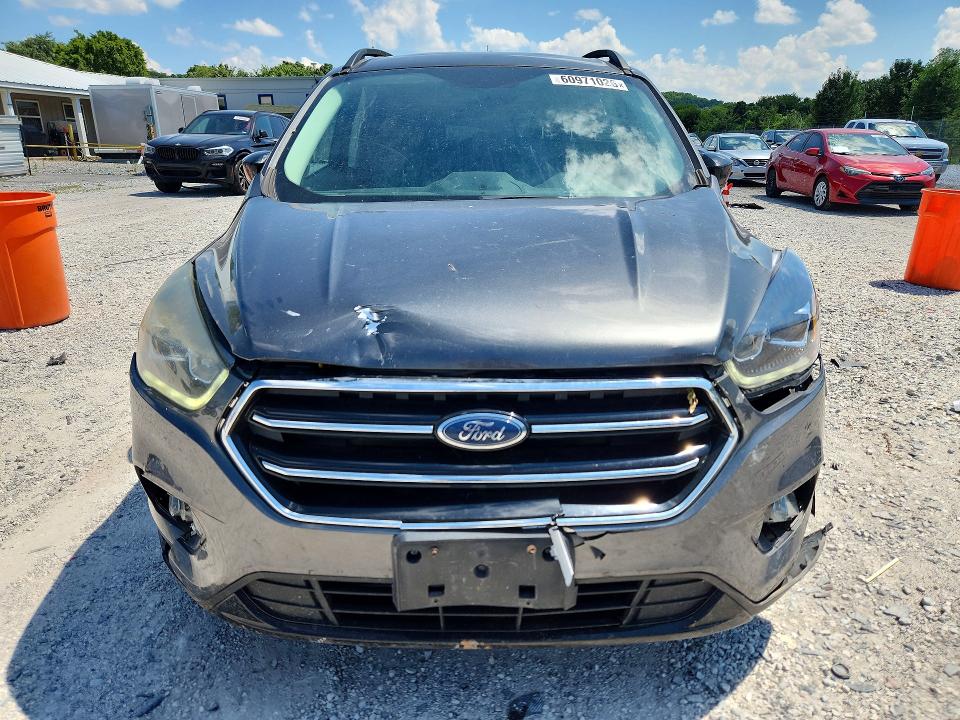 60971026 :رقم المزاد ، 1FMCU9G97HUB75002 vin ، 2017 Ford Escape مزاد بيع