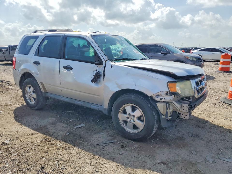 62123896 :رقم المزاد ، 1FMCU0DGXBKB59121 vin ، 2011 Ford Escape مزاد بيع