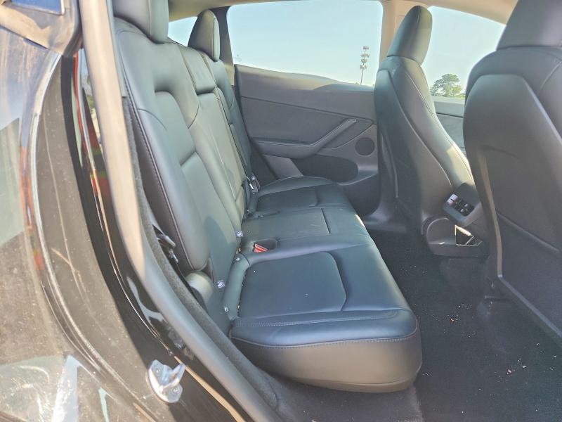 61941146 :رقم المزاد ، 7SAYGDEE6SF300000 vin ، 2025 Tesla Model Y مزاد بيع
