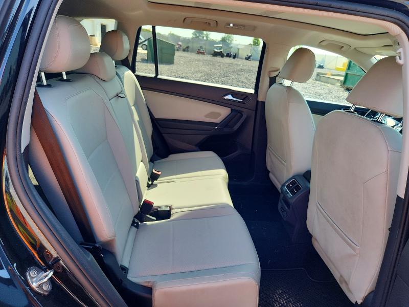 61080356 :رقم المزاد ، 3VV2B7AX5JM156817 vin ، 2018 Volkswagen Tiguan مزاد بيع