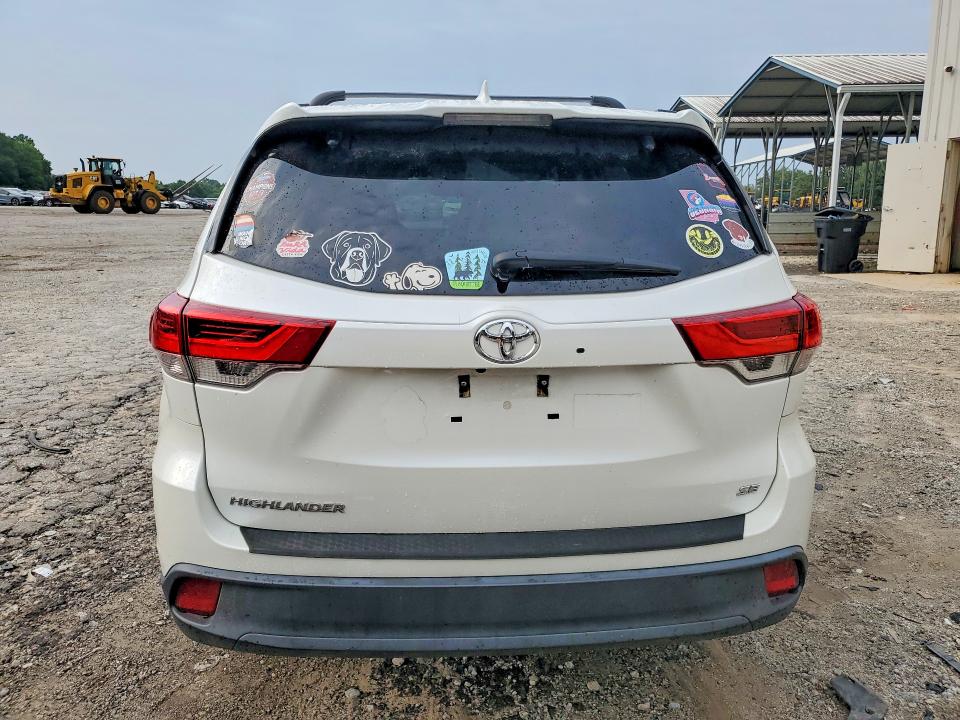 Продаж на аукціоні авто 2018 Toyota Highlander, vin: 5TDKZRFH9JS286316, номер лоту: 61899636