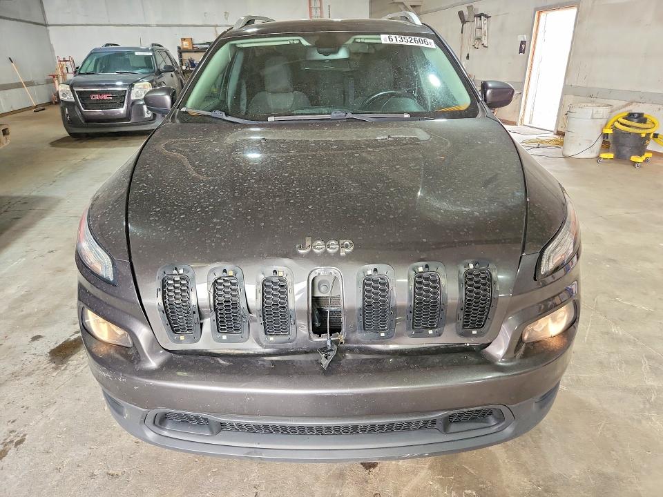 61352606 :رقم المزاد ، 1C4PJLCS9GW273097 vin ، 2016 Jeep Cherokee مزاد بيع