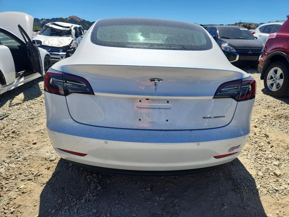 Продажа на аукционе авто 2018 Tesla Model 3, vin: 5YJ3E1EB1JF185774, номер лота: 62142626