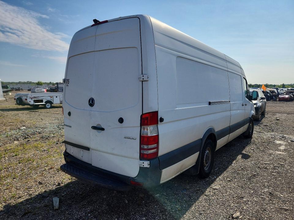 59777936 :رقم المزاد ، WD3PE8CD2HP566543 vin ، 2017 Mercedes-benz Sprinter مزاد بيع