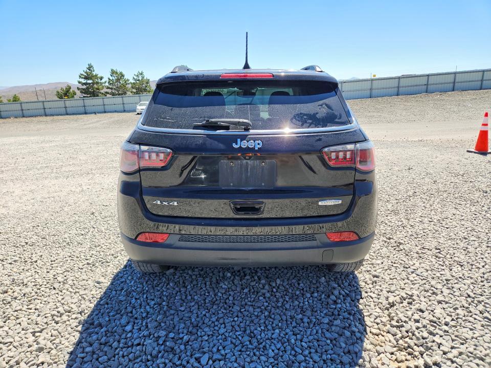 60629846 :رقم المزاد ، 3C4NJDBB7JT114767 vin ، 2018 Jeep Compass مزاد بيع