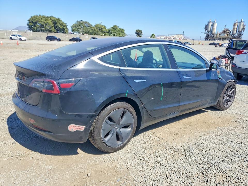 Продажа на аукционе авто 2018 Tesla Model 3, vin: 5YJ3E1EA5JF165681, номер лота: 60221136