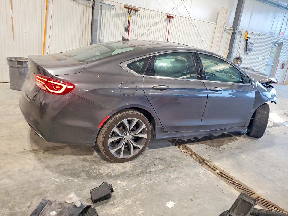 62981306 :رقم المزاد ، 1C3CCCEG3FN540583 vin ، 2015 Chrysler 200 مزاد بيع