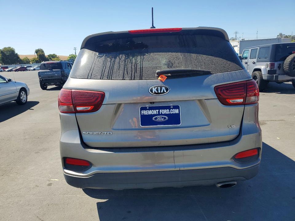 62542656 :رقم المزاد ، 5XYPG4A5XKG467242 vin ، 2019 Kia Sorento مزاد بيع