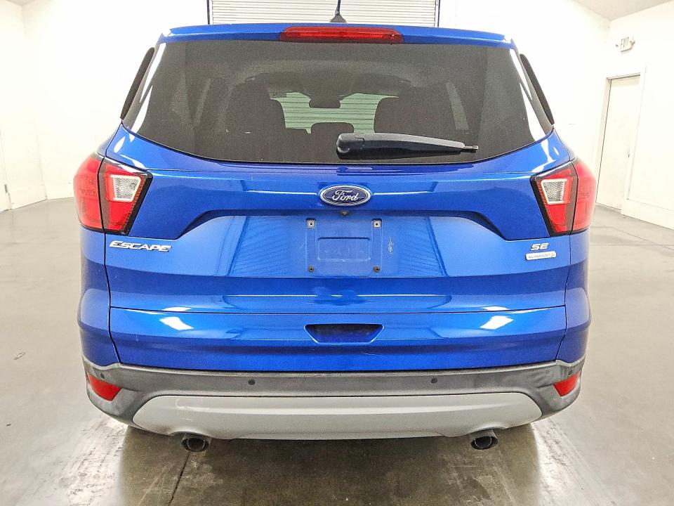 62992606 :رقم المزاد ، 1FMCU0GD5KUB31118 vin ، 2019 Ford Escape مزاد بيع