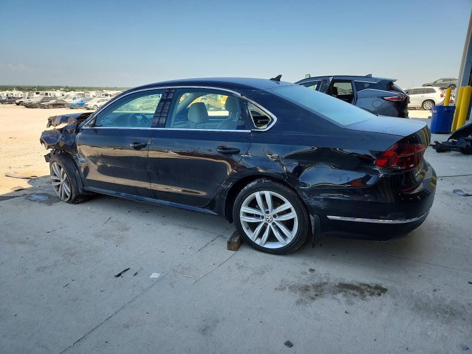 61415586 :رقم المزاد ، 1VWBA7A37JC008150 vin ، 2018 Volkswagen Passat مزاد بيع