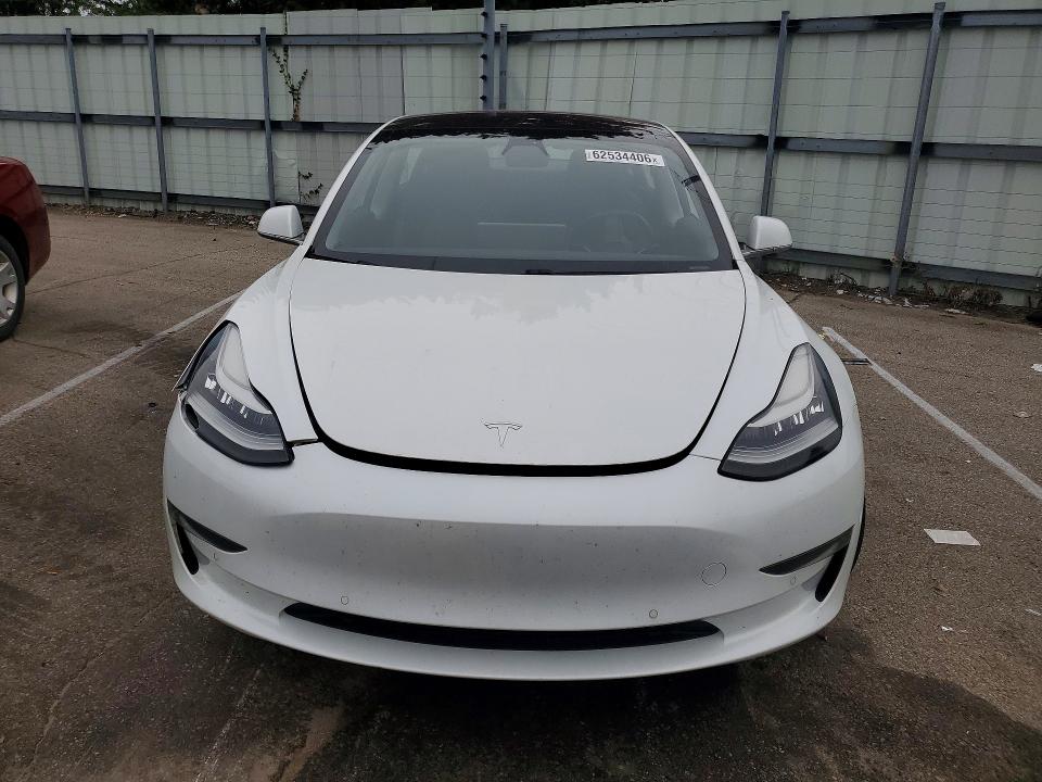 62534406 :رقم المزاد ، 5YJ3E1EA2JF023109 vin ، 2018 Tesla Model 3 مزاد بيع