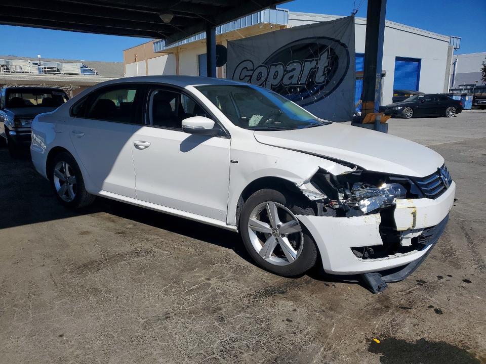 Продажа на аукционе авто 2015 Volkswagen Passat, vin: 1VWAT7A33FC095235, номер лота: 62641956