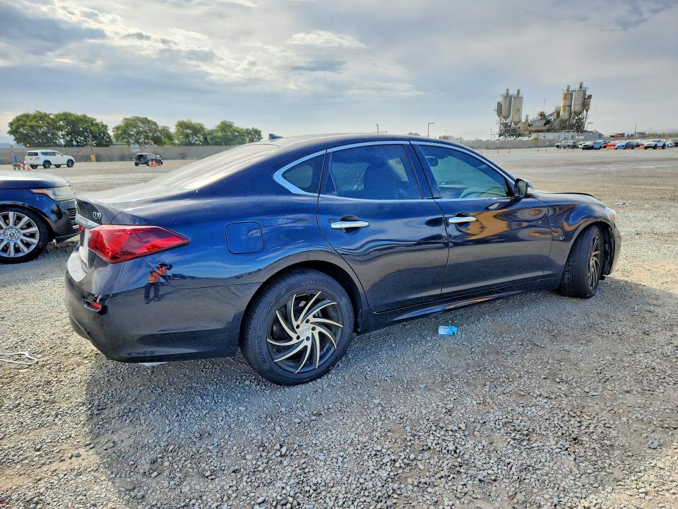 61805566 :رقم المزاد ، JN1BY1AP2JM180257 vin ، 2018 Infiniti Q70 مزاد بيع