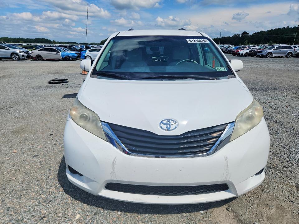61245976 :رقم المزاد ، 5TDKK3DC0CS210821 vin ، 2012 Toyota Sienna مزاد بيع