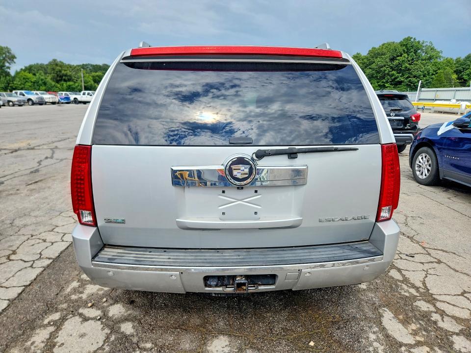2010 Cadillac Escalade მანქანა იყიდება აუქციონზე, vin: 1GYUKBEF3AR111542, აუქციონის ნომერი: 61297406