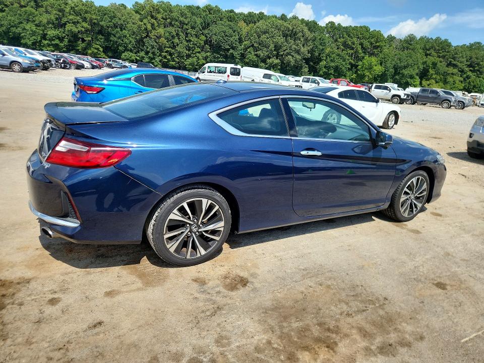 62039656 :رقم المزاد ، 1HGCT2B86HA003303 vin ، 2017 Honda Accord مزاد بيع