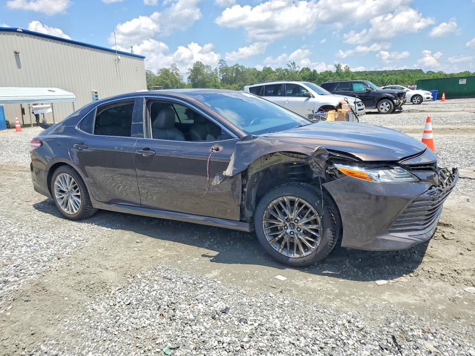 60939896 :رقم المزاد ، 4T1B11HK2KU159949 vin ، 2019 Toyota Camry مزاد بيع