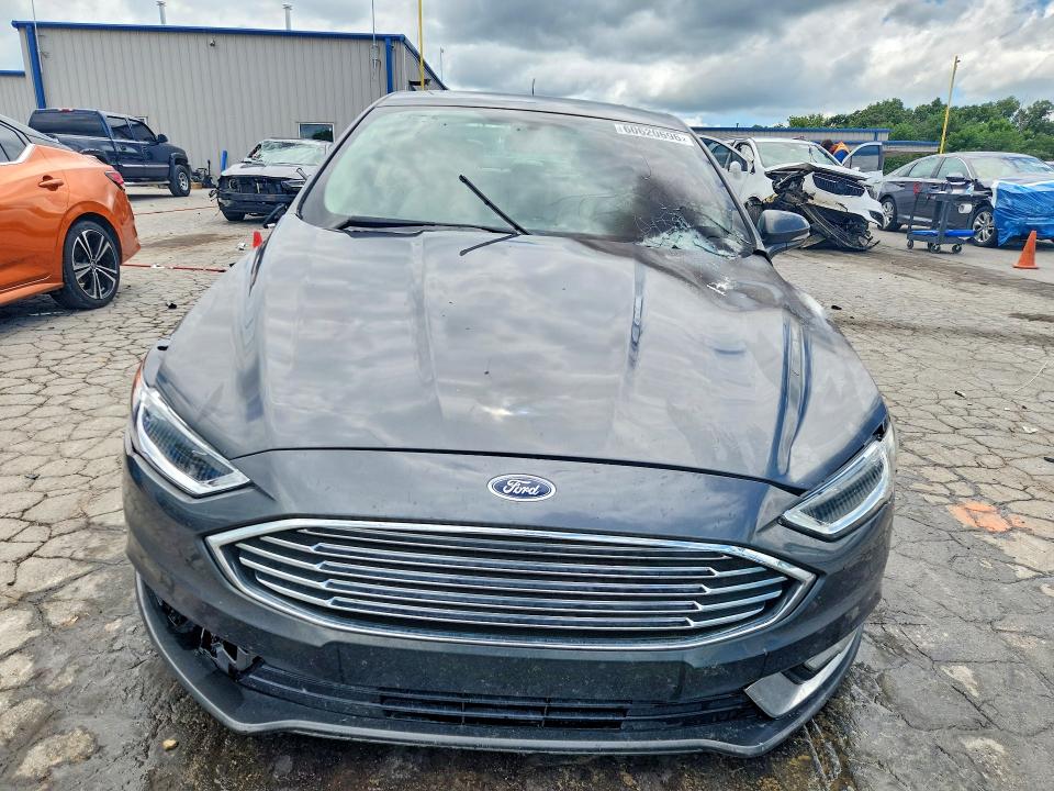 60620696 :رقم المزاد ، 3FA6P0D97JR155201 vin ، 2018 Ford Fusion مزاد بيع