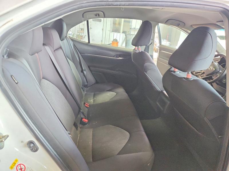62170656 :رقم المزاد ، 4T1B11HK7JU086544 vin ، 2018 Toyota Camry مزاد بيع