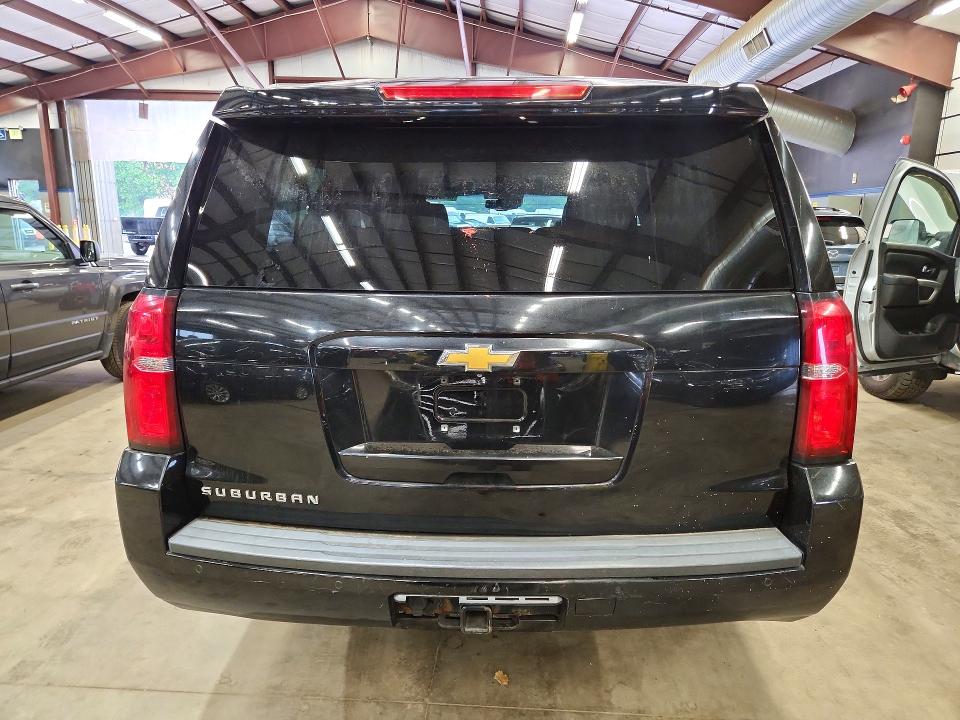 2015 Chevrolet Suburban მანქანა იყიდება აუქციონზე, vin: 1GNSKJKC8FR547643, აუქციონის ნომერი: 62131516