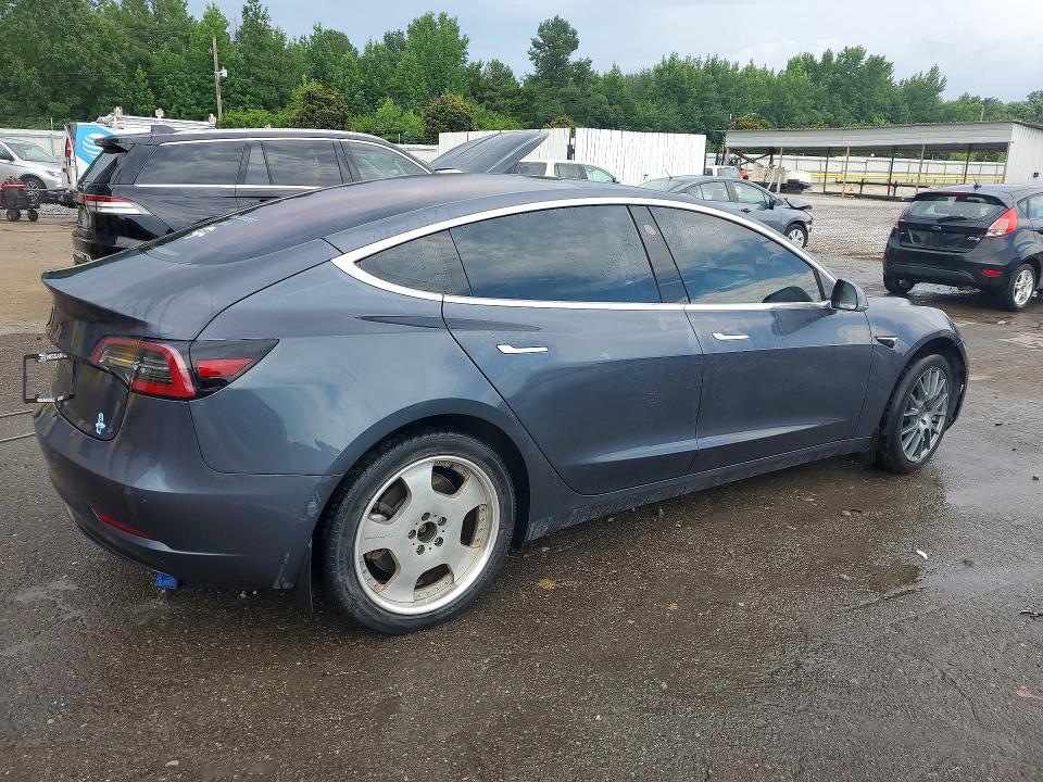 60875026 :رقم المزاد ، 5YJ3E1EA4JF032023 vin ، 2018 Tesla Model 3 مزاد بيع