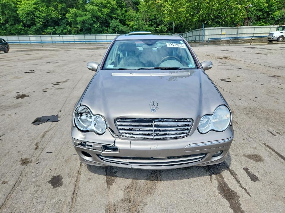 62998826 :رقم المزاد ، WDBRF92H17F928564 vin ، 2007 Mercedes-benz C مزاد بيع
