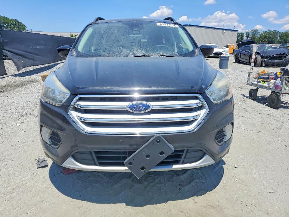 61523876 :رقم المزاد ، 1FMCU9GD6JUA68372 vin ، 2018 Ford Escape مزاد بيع