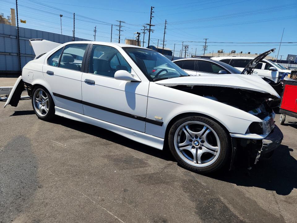 63509926 :رقم المزاد ، WBACD4324WAV61243 vin ، 1998 Bmw 328 مزاد بيع