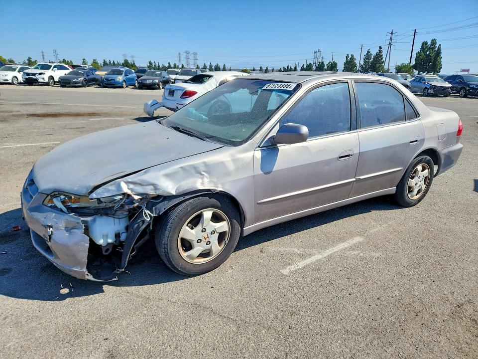 2000 Honda Accord მანქანა იყიდება აუქციონზე, vin: 1HGCG6672YA077587, აუქციონის ნომერი: 61920886