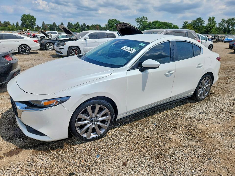 61133646 :رقم المزاد ، 3MZBPABL5NM305156 vin ، 2022 Mazda 3 مزاد بيع