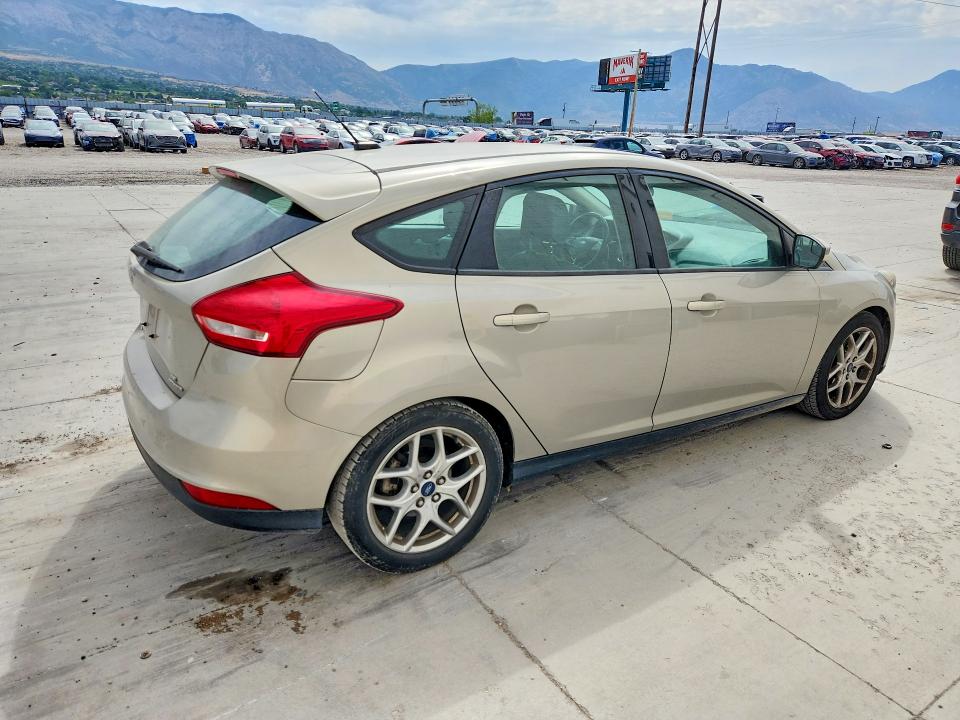 61066746 :رقم المزاد ، 1FADP3K21FL283129 vin ، 2015 Ford Focus مزاد بيع