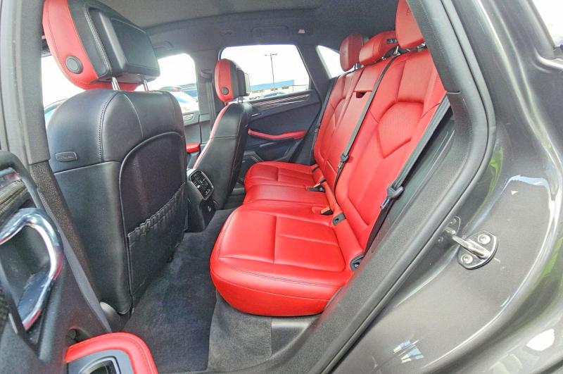 60633866 :رقم المزاد ، WP1AG2A59JLB62312 vin ، 2018 Porsche Macan مزاد بيع