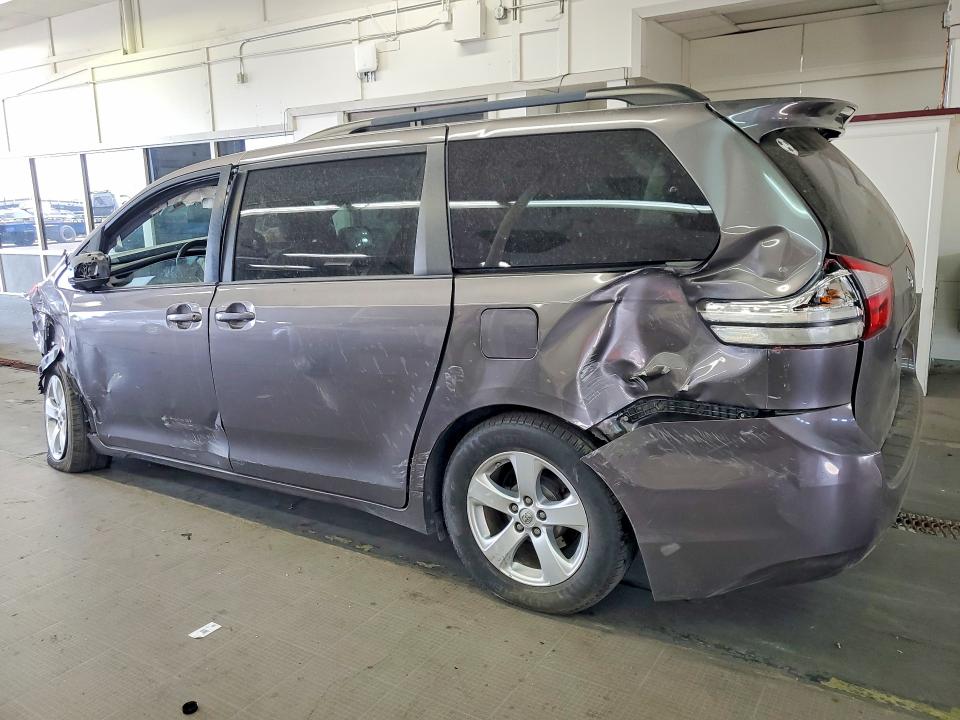 61818736 :رقم المزاد ، 5TDKK3DC7FS626479 vin ، 2015 Toyota Sienna مزاد بيع