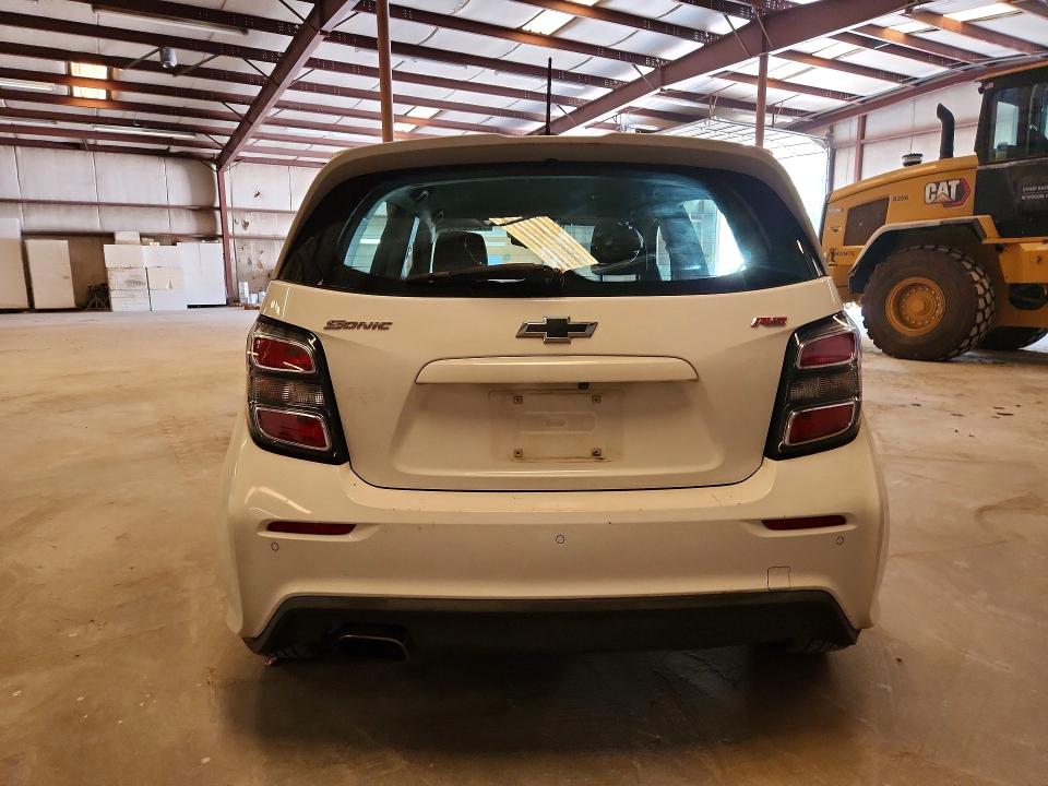 61574076 :رقم المزاد ، 1G1JD6SBXK4128101 vin ، 2019 Chevrolet Sonic مزاد بيع