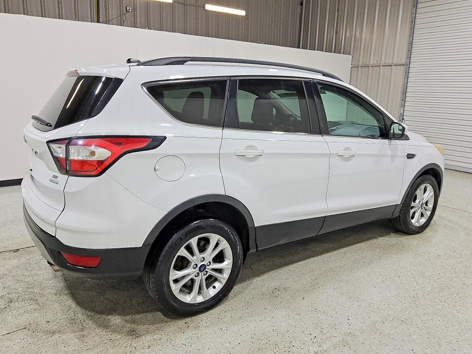 60245426 :رقم المزاد ، 1FMCU0GD2JUA60880 vin ، 2018 Ford Escape مزاد بيع