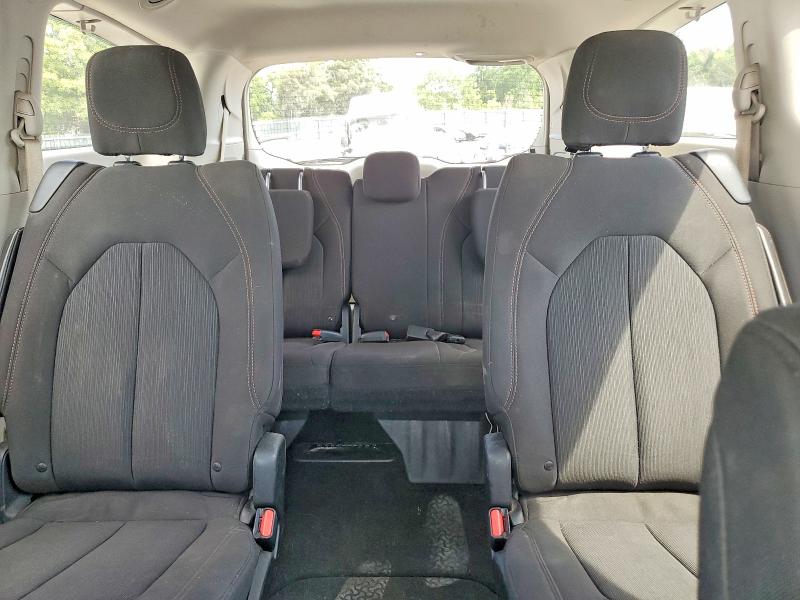 58763756 :رقم المزاد ، 2C4RC1FG4JR125972 vin ، 2018 Chrysler Pacifica مزاد بيع