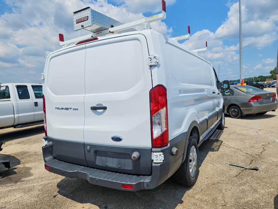 Продажа на аукционе авто 2018 Ford Transit, vin: 1FTYR2ZM3JKA13292, номер лота: 61640896