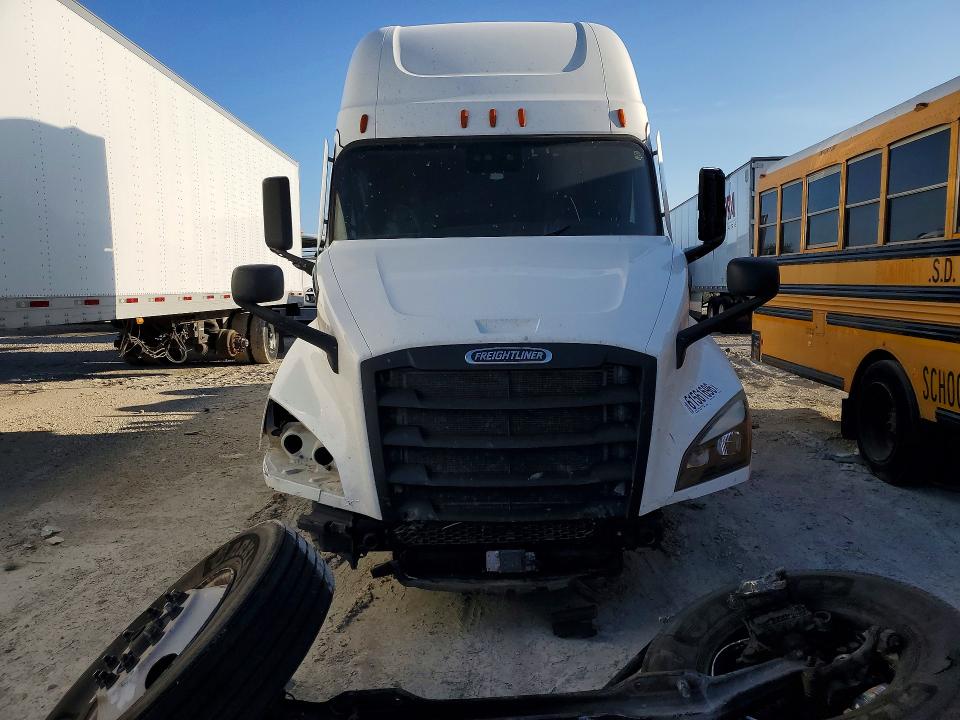 Продажа на аукционе авто 2021 Freightliner Cascadia 126, vin: 3AKJHHDVXMSMS1095, номер лота: 61561696