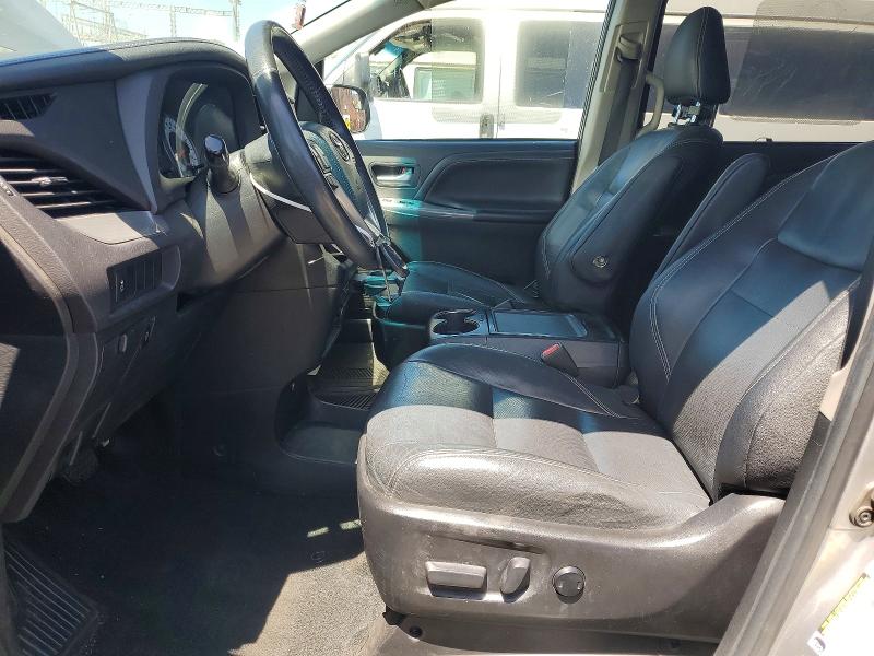 60241636 :رقم المزاد ، 5TDXZ3DC9HS852804 vin ، 2017 Toyota Sienna مزاد بيع