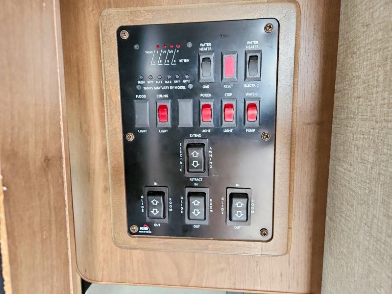 Продажа на аукционе авто 2018 Keystone Trailer, vin: 4YDT32R25JV511953, номер лота: 62048216
