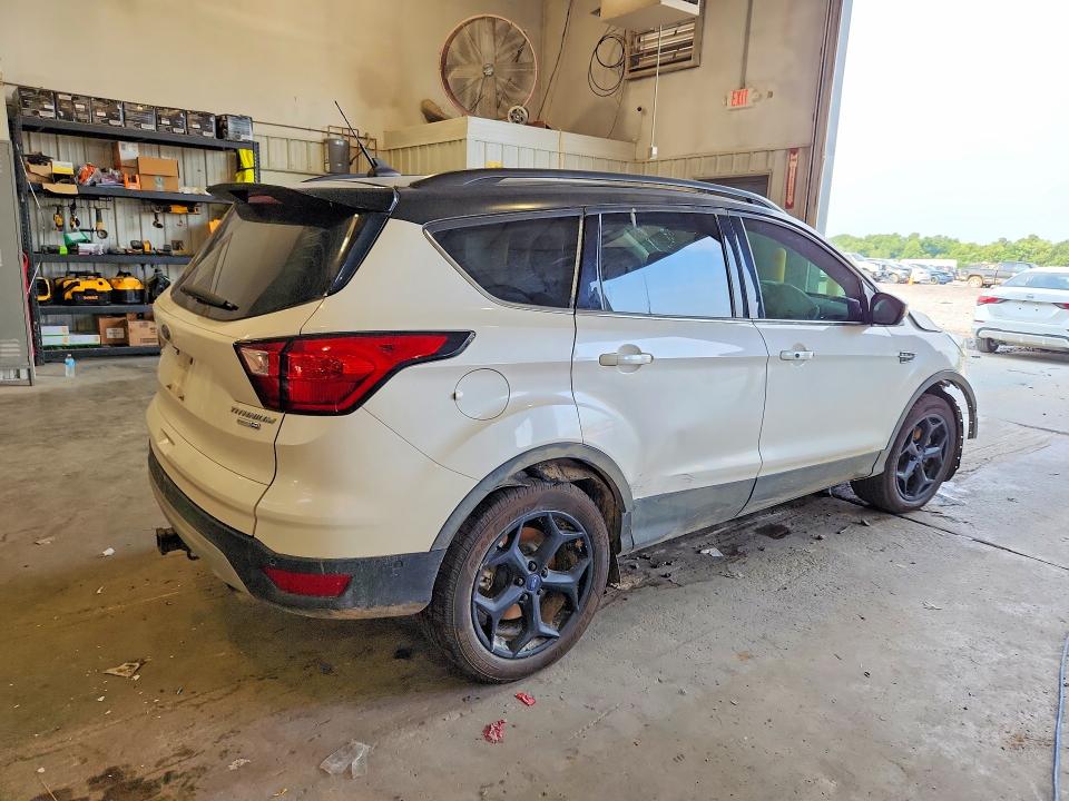 62307736 :رقم المزاد ، 1FMCU9J98KUA70226 vin ، 2019 Ford Escape مزاد بيع