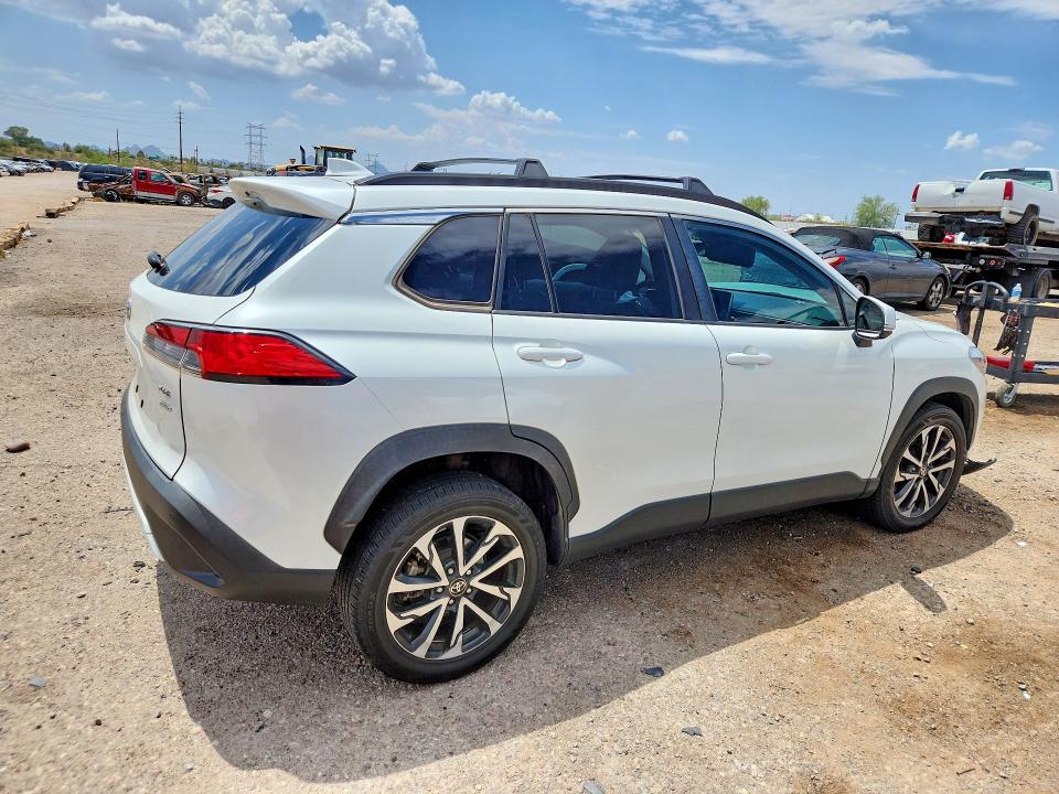 61377316 :رقم المزاد ، 7MUDAABG0NV022136 vin ، 2022 Toyota Corolla Cross مزاد بيع