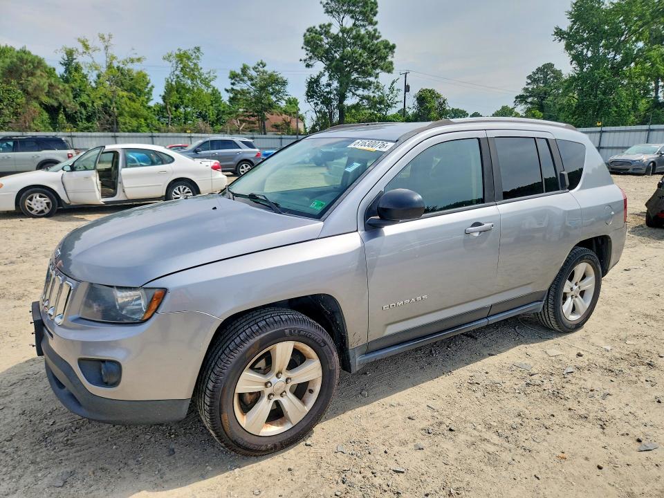 61630076 :رقم المزاد ، 1C4NJDBB3FD416621 vin ، 2015 Jeep Compass مزاد بيع