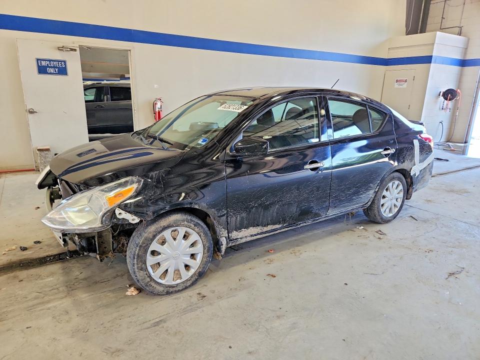 62821336 :رقم المزاد ، 3N1CN7AP9JL882571 vin ، 2018 Nissan Versa مزاد بيع