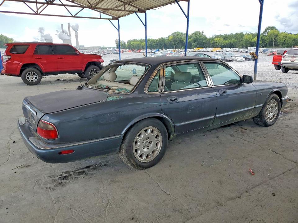 61605816 :رقم المزاد ، SAJDA14C1YLF13765 vin ، 2000 Jaguar Xj8 مزاد بيع