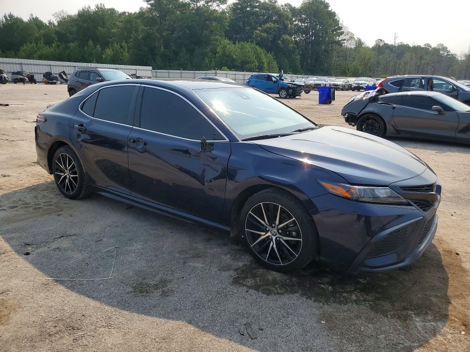 62916426 :رقم المزاد ، 4T1G11AK4NU665867 vin ، 2022 Toyota Camry مزاد بيع