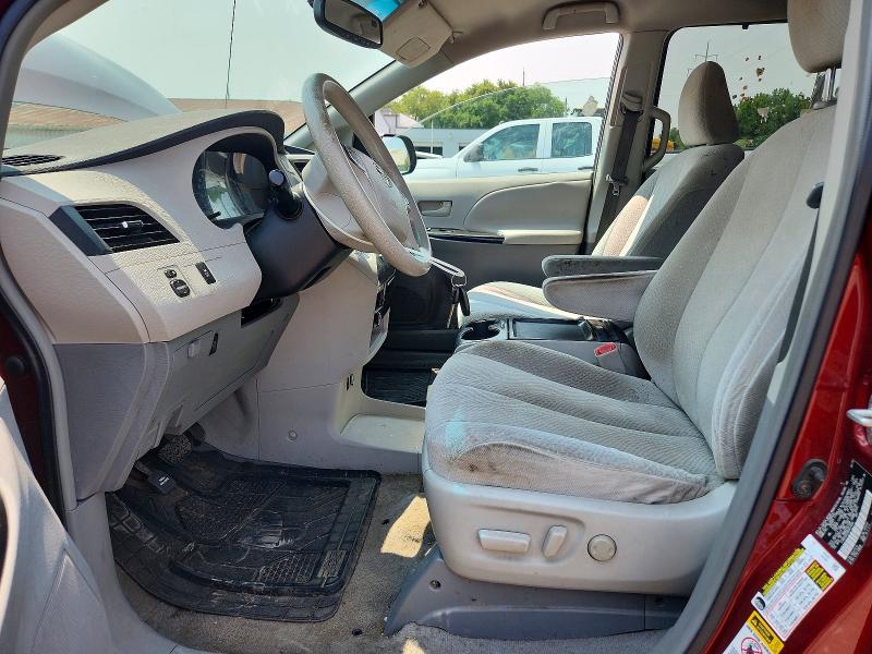 61208946 :رقم المزاد ، 5TDKK3DC9BS031644 vin ، 2011 Toyota Sienna مزاد بيع