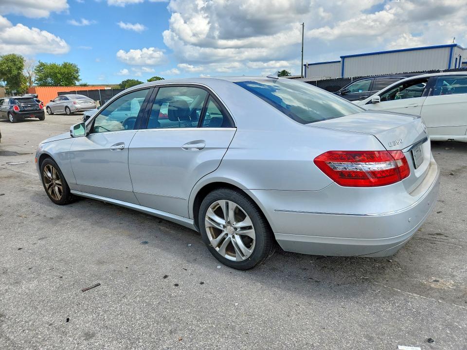 2010 Mercedes-benz E მანქანა იყიდება აუქციონზე, vin: WDDHF8HB1AA113480, აუქციონის ნომერი: 62300656
