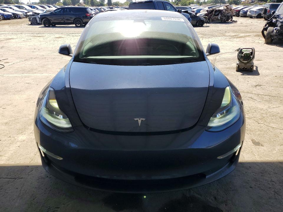 2021 Tesla Model 3 მანქანა იყიდება აუქციონზე, vin: 5YJ3E1EC4MF935827, აუქციონის ნომერი: 60807036
