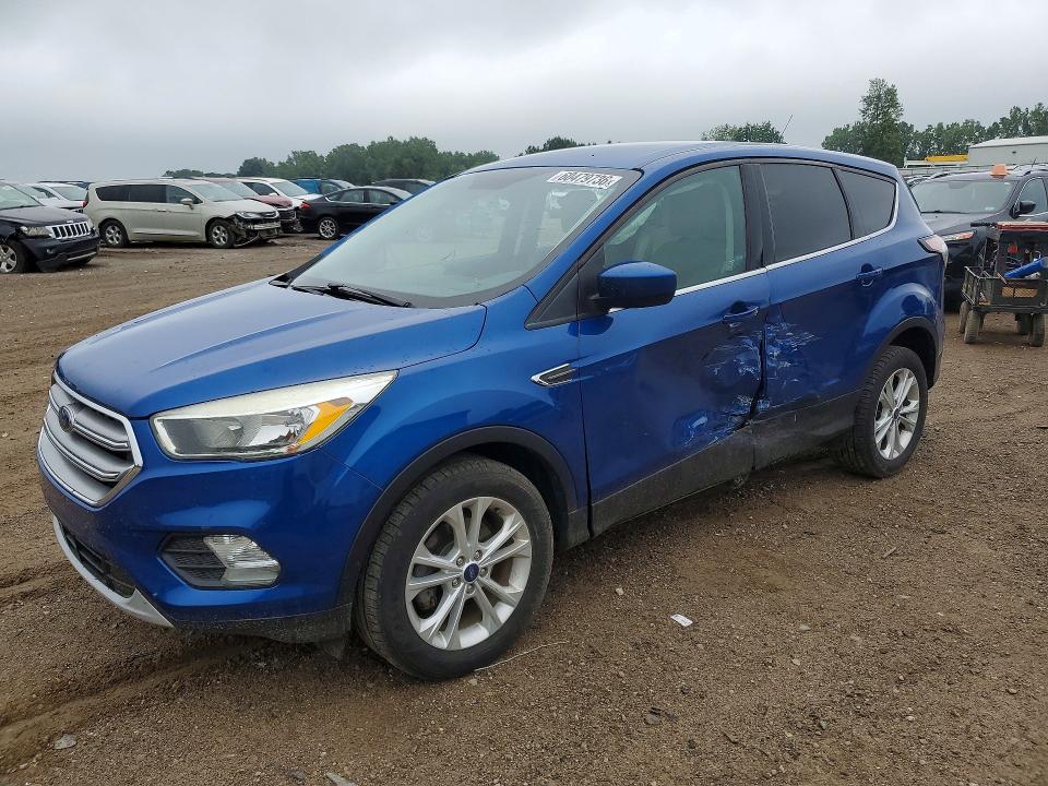 60479736 :رقم المزاد ، 1FMCU0GD9HUF06338 vin ، 2017 Ford Escape مزاد بيع